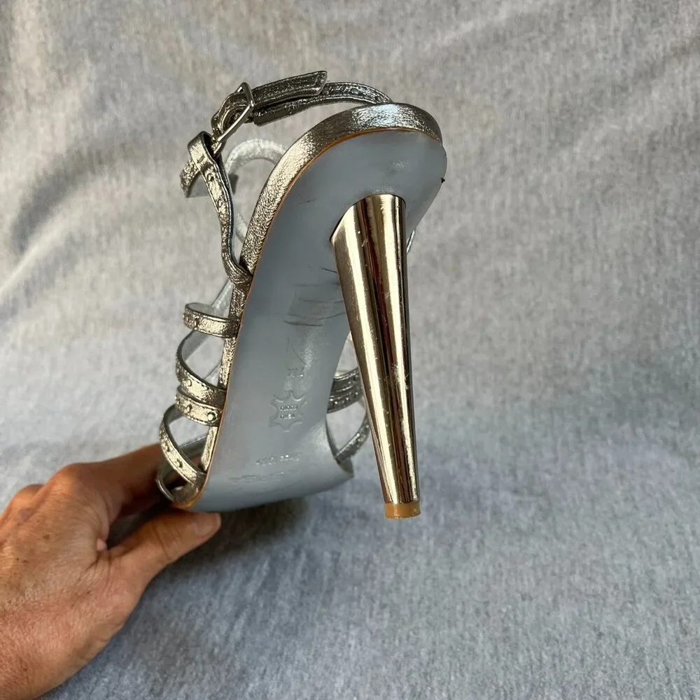 Via Spiga Silver Leather Strappy Sandals.  Size 7 - Picture 8 of 13